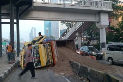 Insiden tergulingnya truk